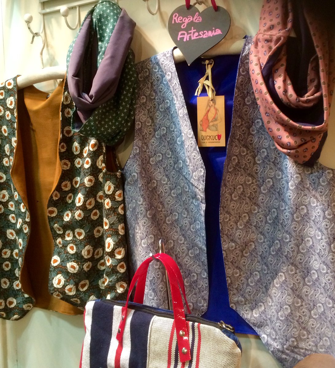 YK_Accesorios's tweet photo. #chalecos @Quekucoropa #cuellos @BrandeliaDesign #mochilas @anuscasfa en #ykaccesorios #castellon #madrid #malasaña https://t.co/yeU9A0rXgx