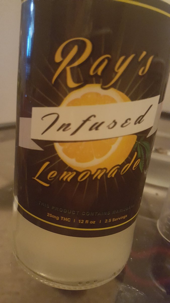 DayyDayy17's tweet photo. Summer drannkkk ๐๐ it's definitely real ! @DogtownPioneers #Yasss #NorthwestLivin #NewVansterdam #Lemonade https://t.co/ZllVRnYyF3