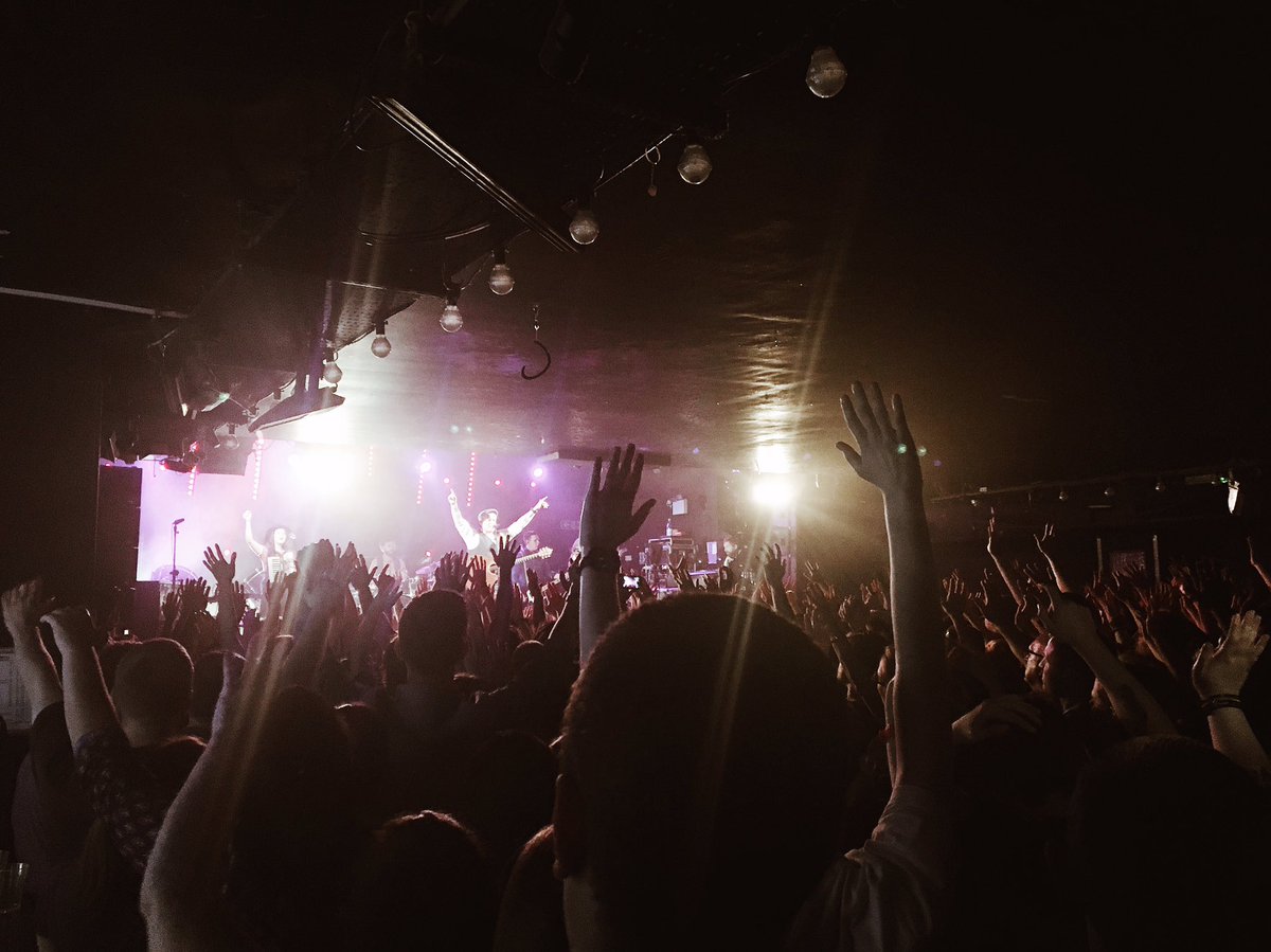 rendcollective's tweet photo. OXFORD, ENGLAND. Tonight is just drenched in Holy Spirit power. We gather for strength and scatter for light. https://t.co/5HjY3UgXVi