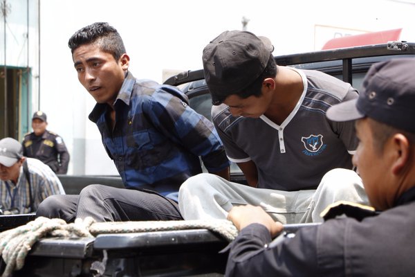 Radio Punto (@radiopuntogt) on Twitter photo Presuntos asaltantes fueron capturados en la terminal de buses, zona 1 de Jalapa. VĂa: <a href="/PNCGuatemala/">PNC Guatemala</a> Presuntos asaltantes fueron capturados en la terminal de buses, zona 1 de Jalapa. VĂa: <a href="/PNCGuatemala/">PNC Guatemala</a>