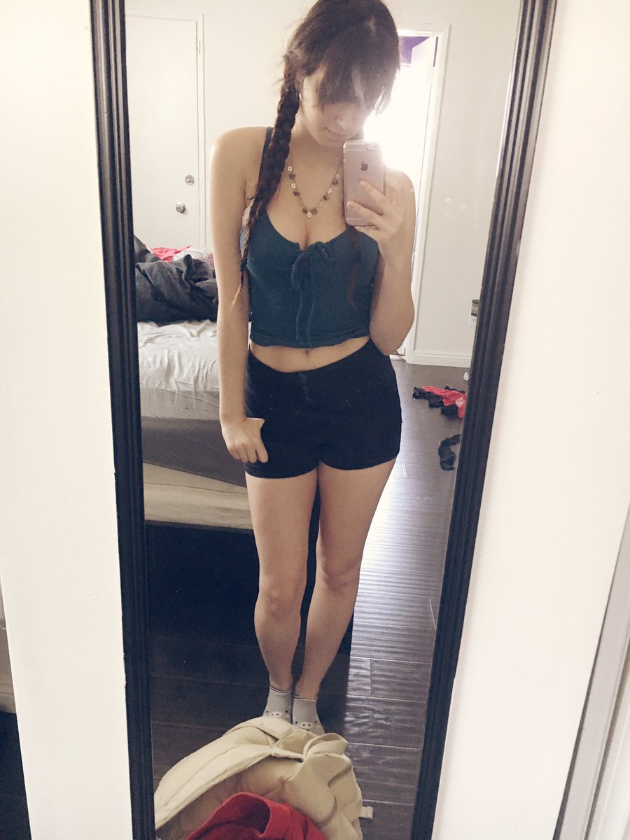 KaitlinWitcher's tweet image. And yet another #ootd 👀 someone take me to the beach! ⛱ I'll pack food 😜