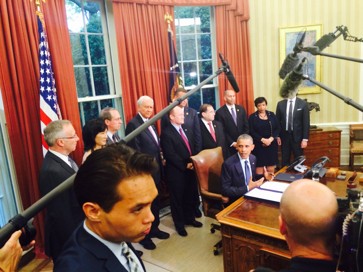 Sen. Hatch, @ChrisCoons at White House for the signing of their trade secrets bill. Photo: @thomaswburr #DTSA