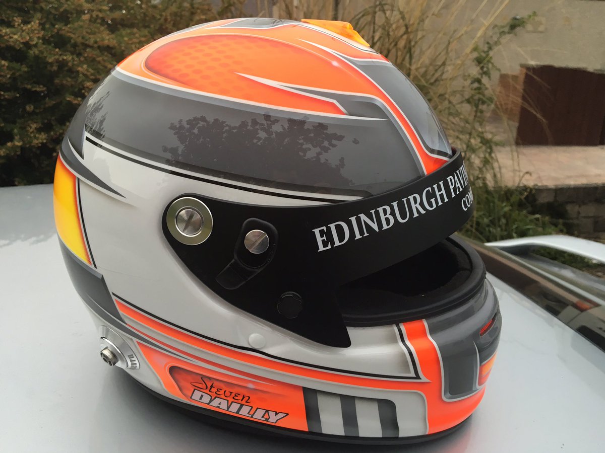 dailly_steven's tweet photo. Love my new colours thanks to @Rennatdesign @frontrowjoe ready to travel to @RockinghamUK with @BMWRacedays https://t.co/DZB9avavz3