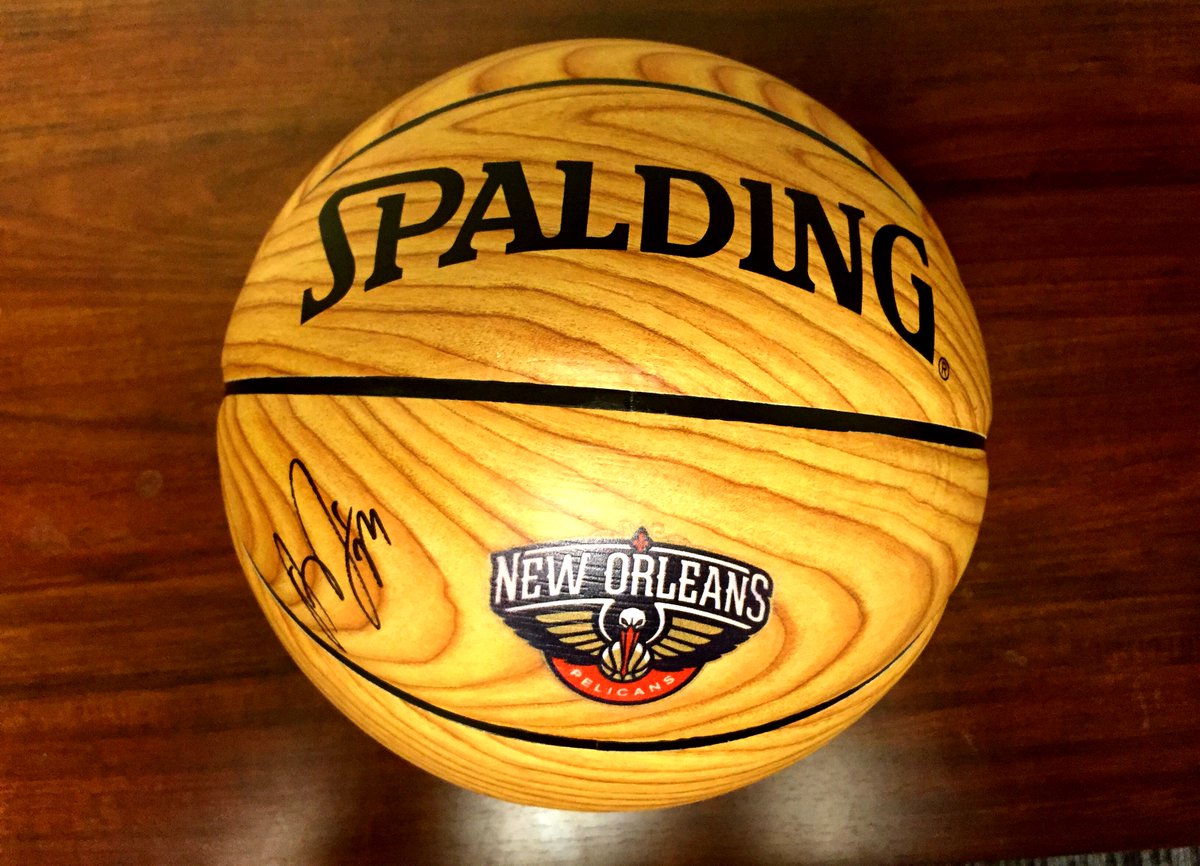 PelicansNBA's tweet image. RT for a chance to win this @AntDavis23 signed ball! Winner picked Thurs/3 pm CT #NBACommunityAssist #AnthonyDavis