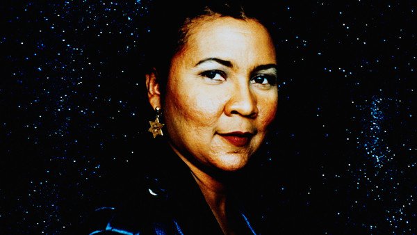 Femme Feminista @bellhooks! bit.ly/1seqf8J