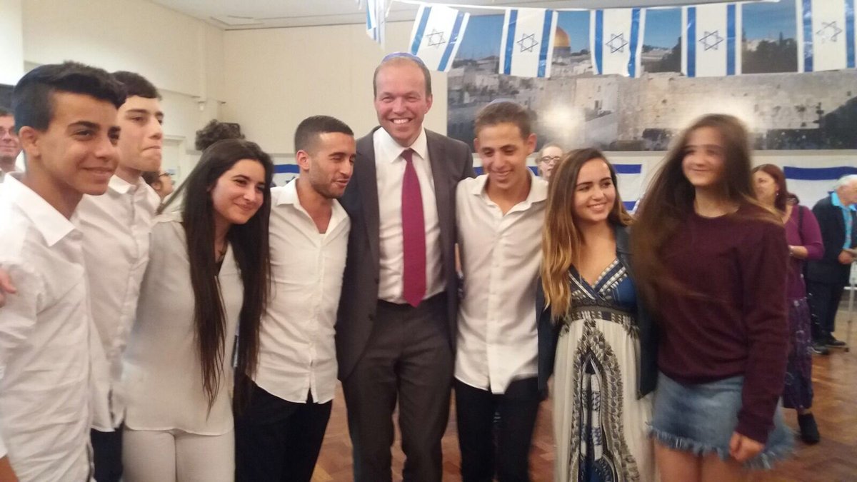 UJIAcharity's tweet photo. MP @davidburrowesmp joins the #magicmoments2016 ceremony to celebrate #Israel's #IndependenceDay #YomHaatzmaut https://t.co/HKKydio6sZ