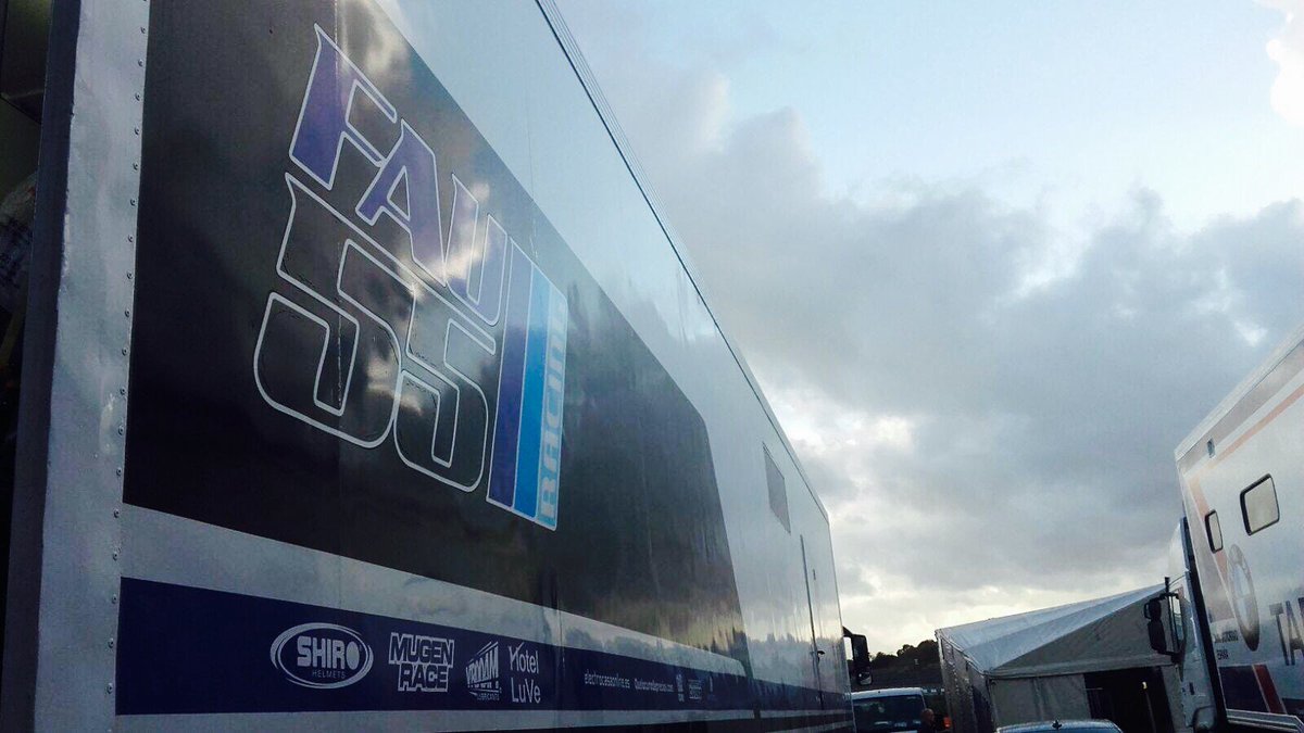 Fau55Racing's tweet photo. El camión y parte del Team Fau55 Racing ya esta en el paddock de @circuitodejerez #box17 @rfme_oficial https://t.co/i1KrfGzxVX