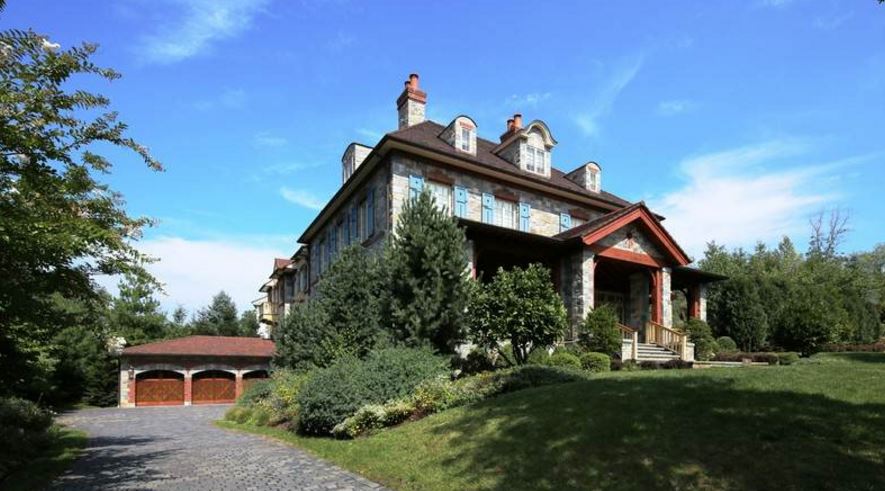 RateGator's tweet photo. This #Riverdale house might look old but it's part of a new development that is bringing unique style to #McMansions https://t.co/ieY312P7Xr