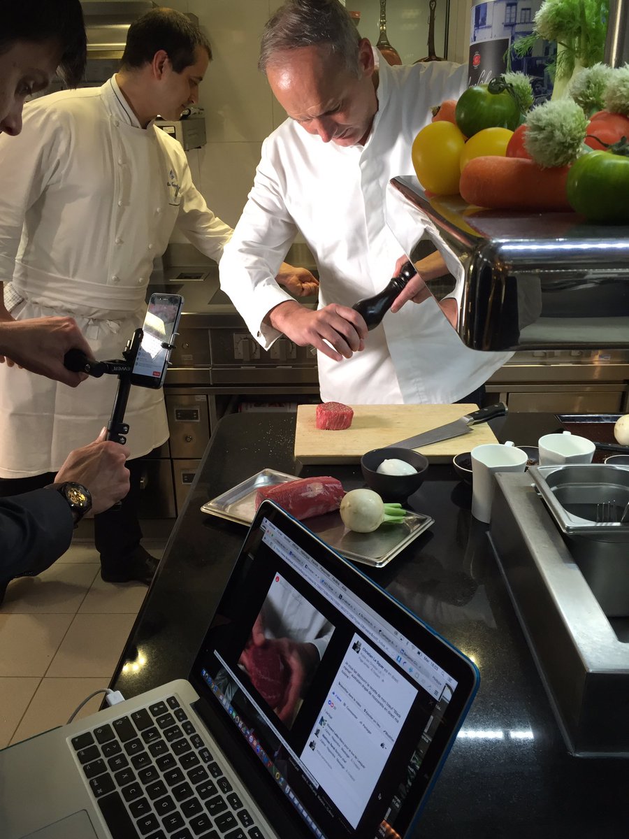LeCinqParis's tweet photo. .@ChefLeSquer is now live on his FB page! Ask him all your questions on FB! #lecinqparis #cheflesquer https://t.co/VdpsphZu3m