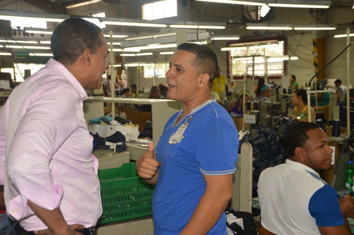 JCesarValentin's tweet photo. Visitando la empresa Minikin Togs, LTD. dedicada a confecciones textiles, compartiendo con sus empleados. https://t.co/Rn39JqiAer