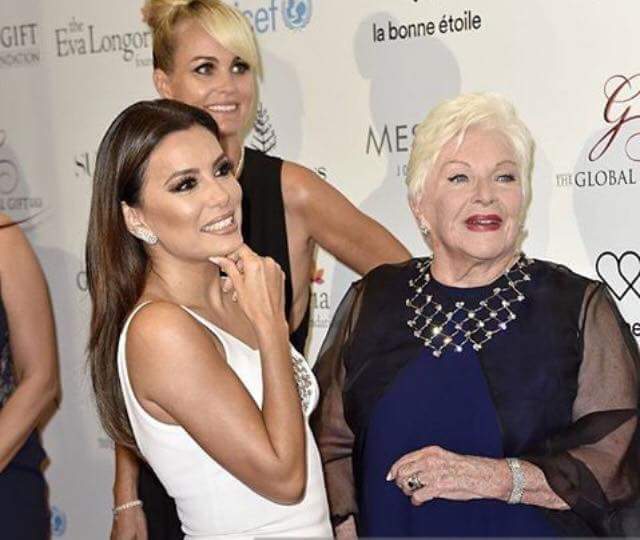 GChaufournier's tweet photo. @LHallyday 3 dames de coeur au #GlobalGiftGala #GorgesV #Paris pour @labonnetoileorg ❤ @EvaLongoria 🙏 @linerenaud https://t.co/7qmJbw2Coq