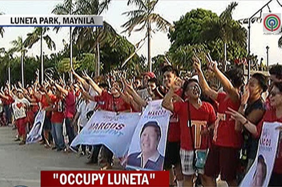 TVPatrol's tweet image. Mga taga-suporta ni Bongbong, may 'Occupy Luneta' bit.ly/1rW3LbH