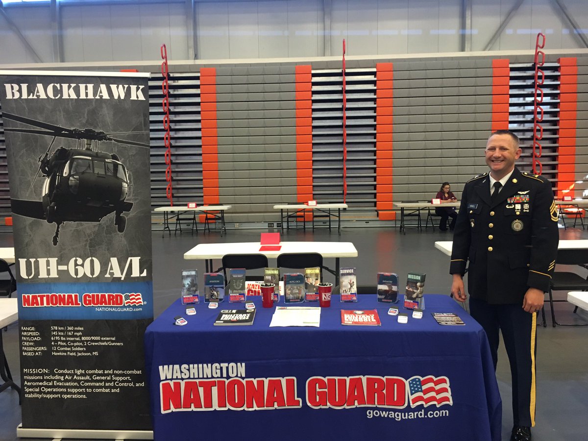 mcintome's tweet photo. Everett CC Career Fair!  Come see us.  #joinnationalguard #WAARNG #EvCCCareerFair2016 https://t.co/IFQchORYHf