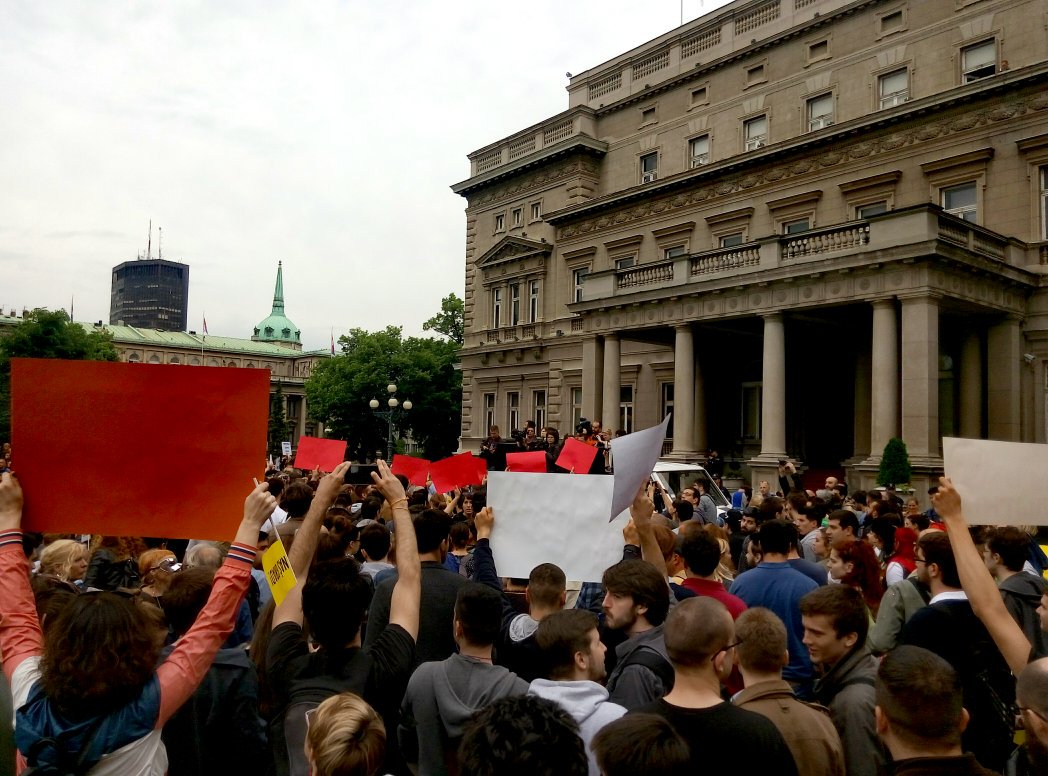 Negazirani's tweet photo. Pokažimo im patku! #smene #protest https://t.co/7jOdpeFSOk