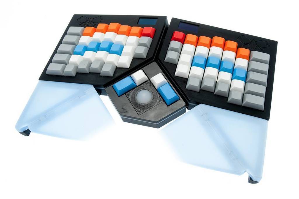 Multiplxd's tweet photo. #axios Not quite as flat, but much more adjustable and supportive. #typing #keyboard #ergo… https://t.co/LdrdF2tXwo https://t.co/KPx2q0g6Fh