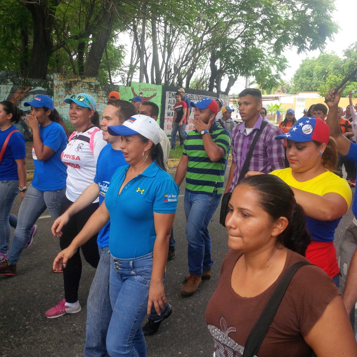 SonyaMireya's tweet photo. Guardias Nacionales Repelen con bombas lacrimogenas y perdigones a loss ciudadans q marchams Pacíficamente #Barinas https://t.co/Q6Bk3bxwQN