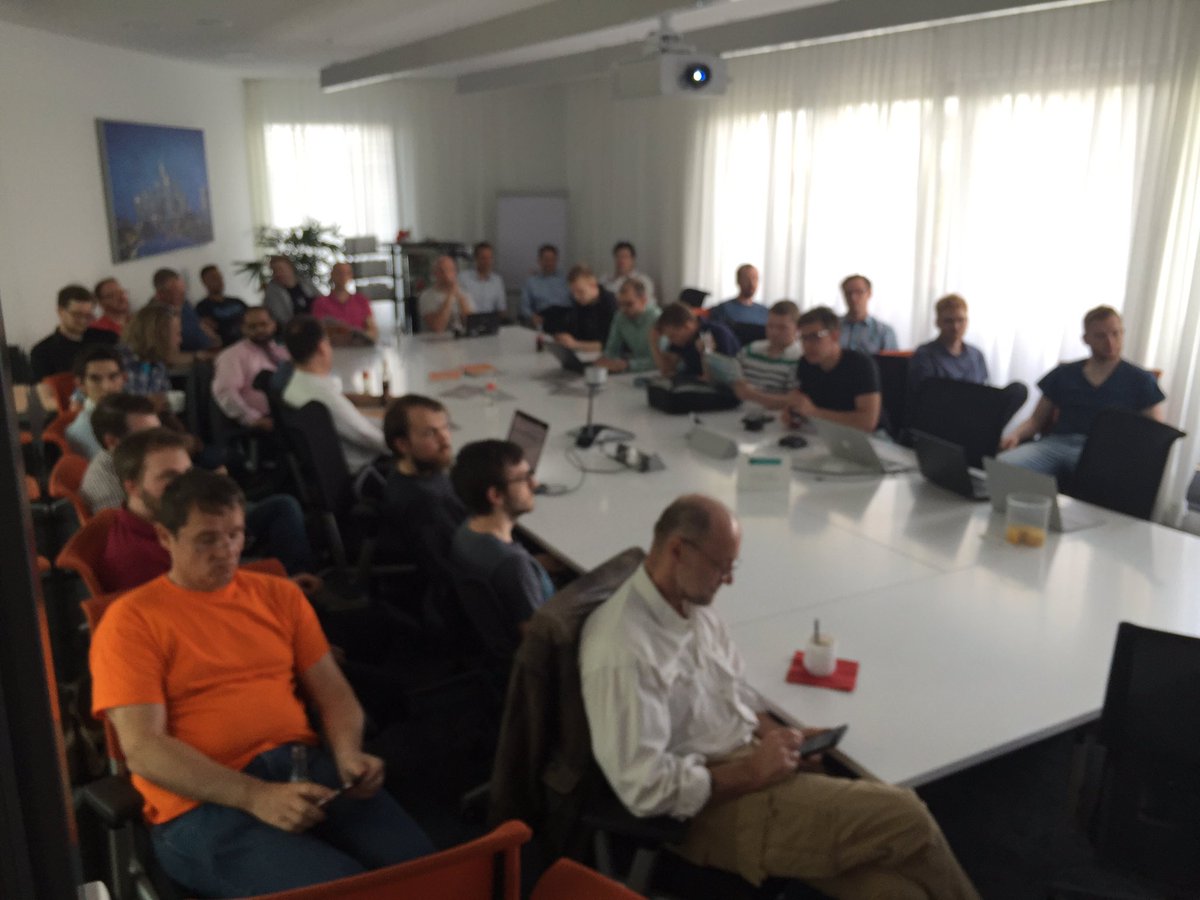 Full house for <a href="/pawelgerr/">Pawel Gerr</a> #Angular2 session <a href="/dnugffm/">.NET UG Frankfurt</a> - and action!
