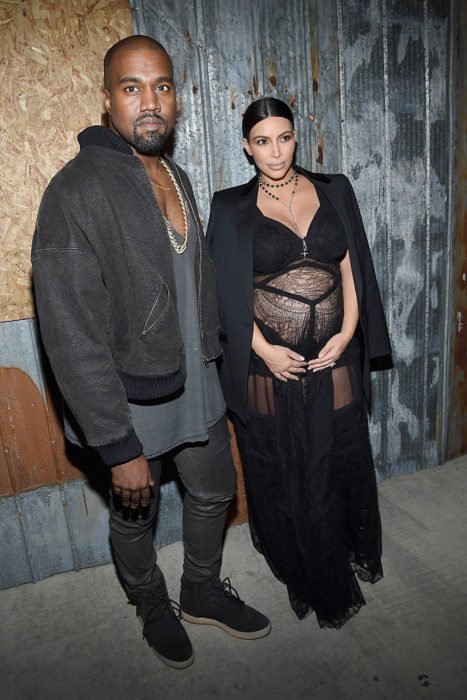 KockroachKanye7's tweet photo. @KimKardashian 🏄📢look at the ugly (black skin is ugly by default) pig that the bimbo is with 😂💡👇🌚🔥#EndOfBlackPigRace https://t.co/EysQSFV8gb