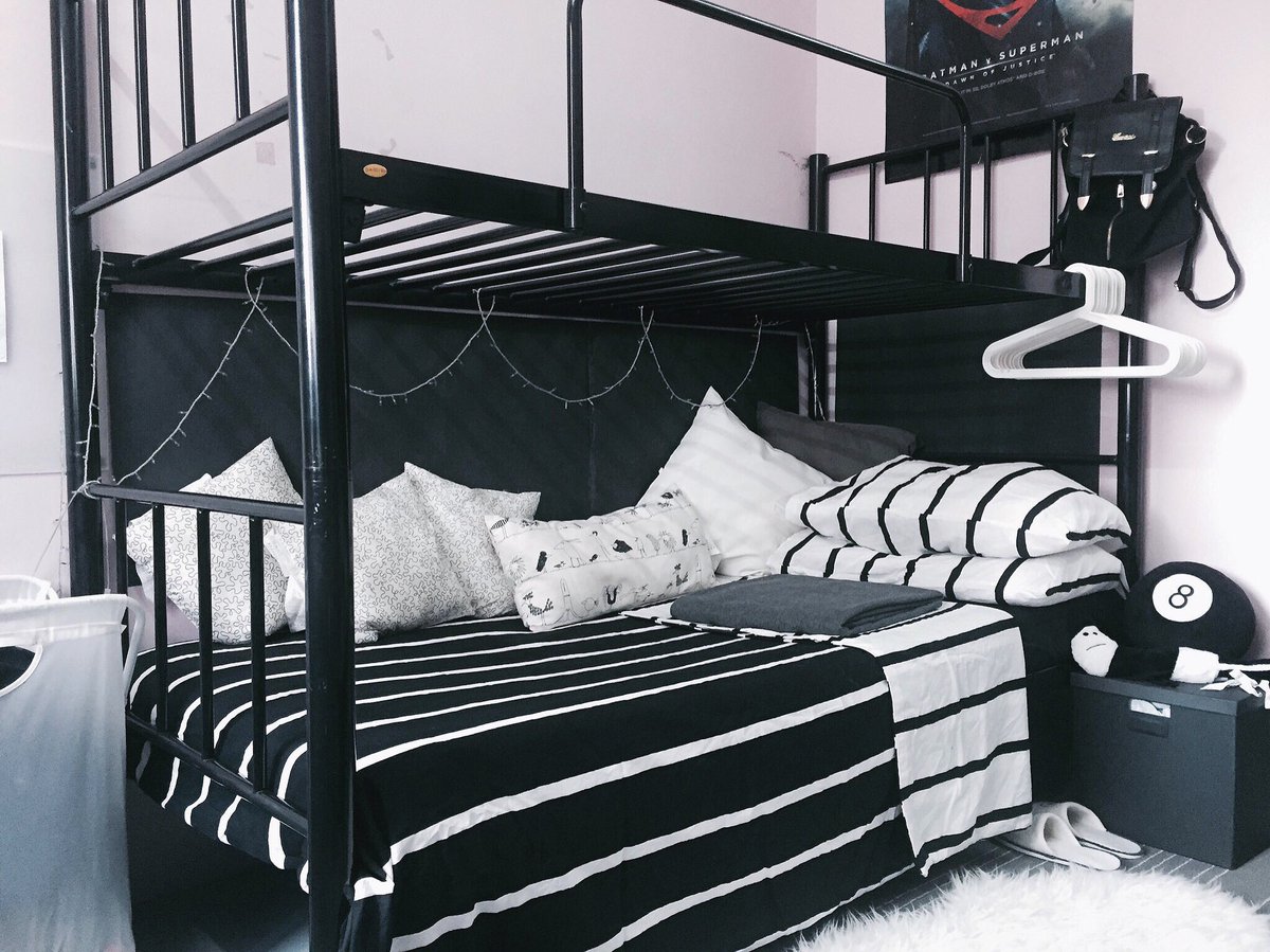 titiathirah's tweet photo. My hostel room keep on changing deco ✨➕✔️ https://t.co/oUuD4LRp5H