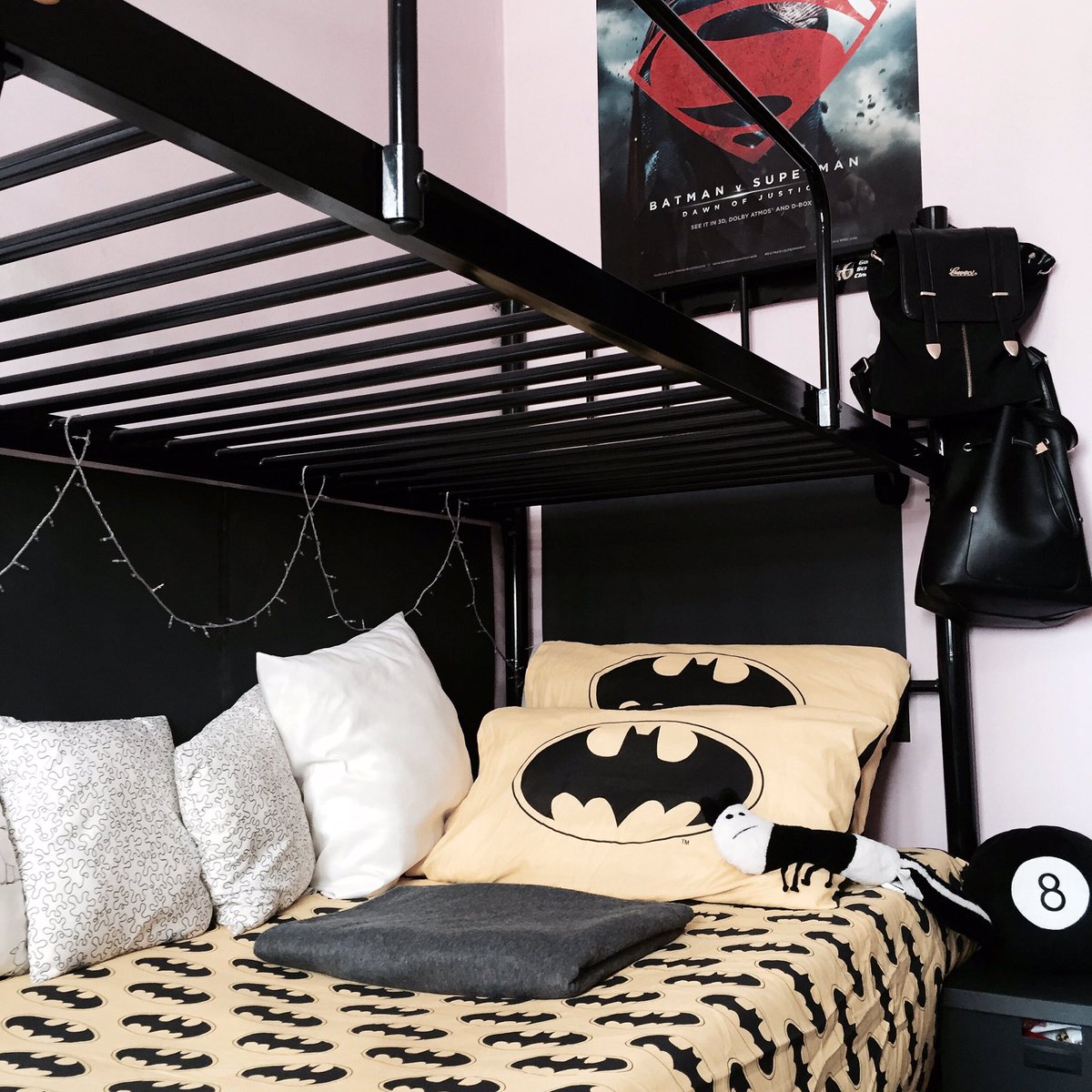 titiathirah's tweet photo. My hostel room keep on changing deco ✨➕✔️ https://t.co/oUuD4LRp5H