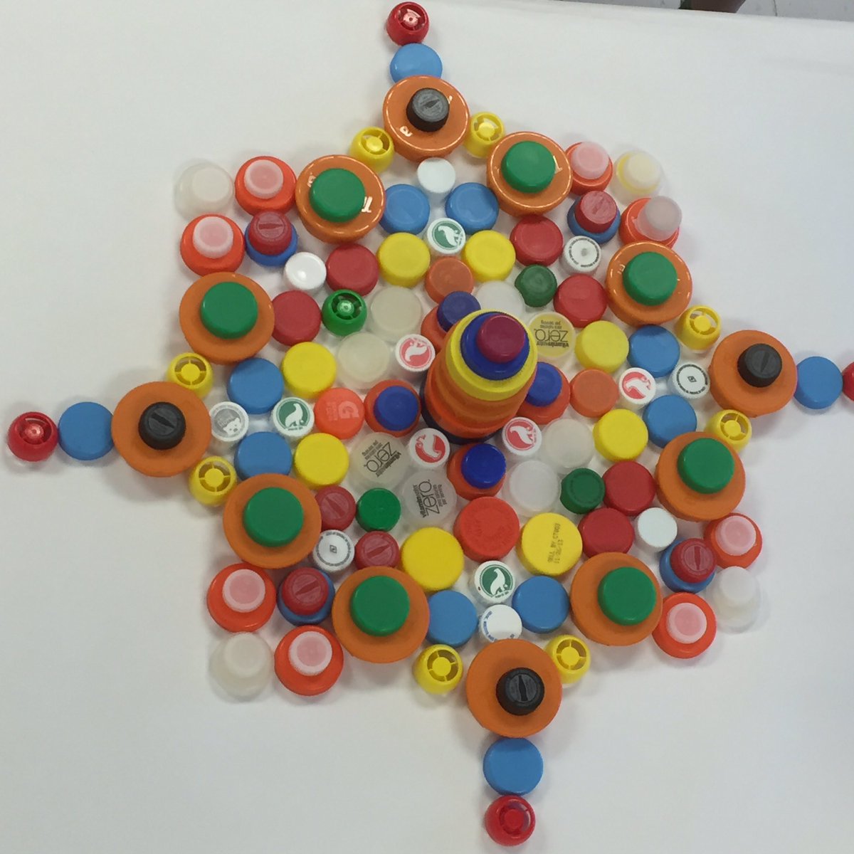warrenschoolart's tweet photo. 2nd graders are making bottle cap mandalas #EarthDay #RadialSymmetry https://t.co/xdF1yFbZjq