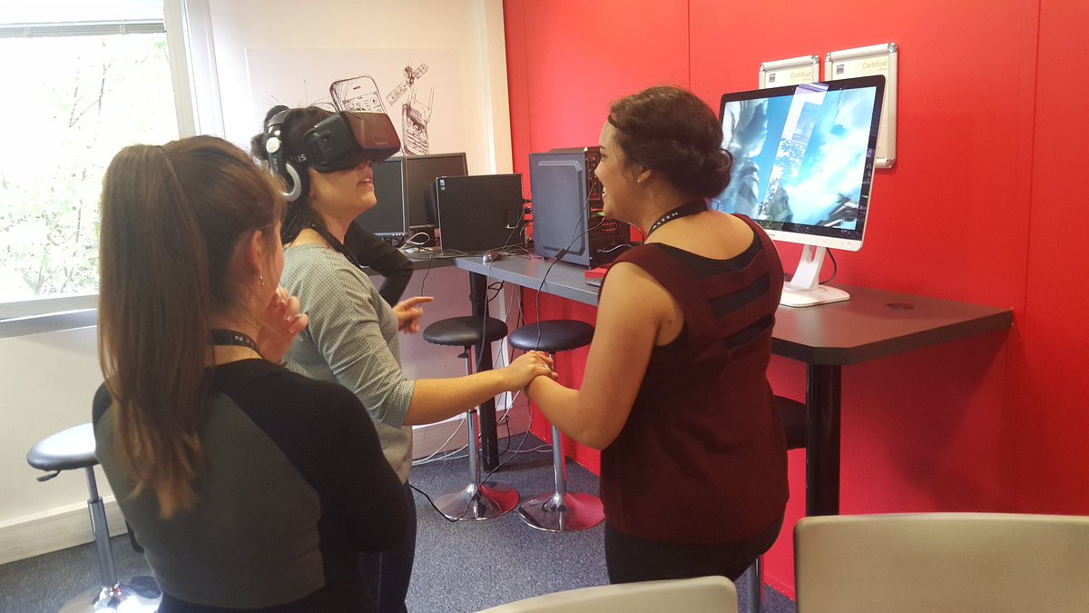 Alten_france's tweet image. Dans l&apos;espace Animation de l&apos;#AJT16 Paris, l&apos;#OcculusRift fait toujours autant d&apos;effet !