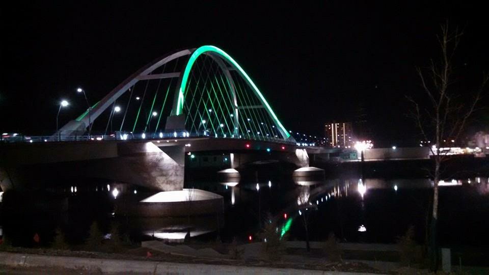 NAMICommunicate's tweet photo. America Goes Green: I-35W Bridge in Minneapolis lights up in green for #MentalHealthMonth @NAMIMinnesota https://t.co/G755vNuHhD