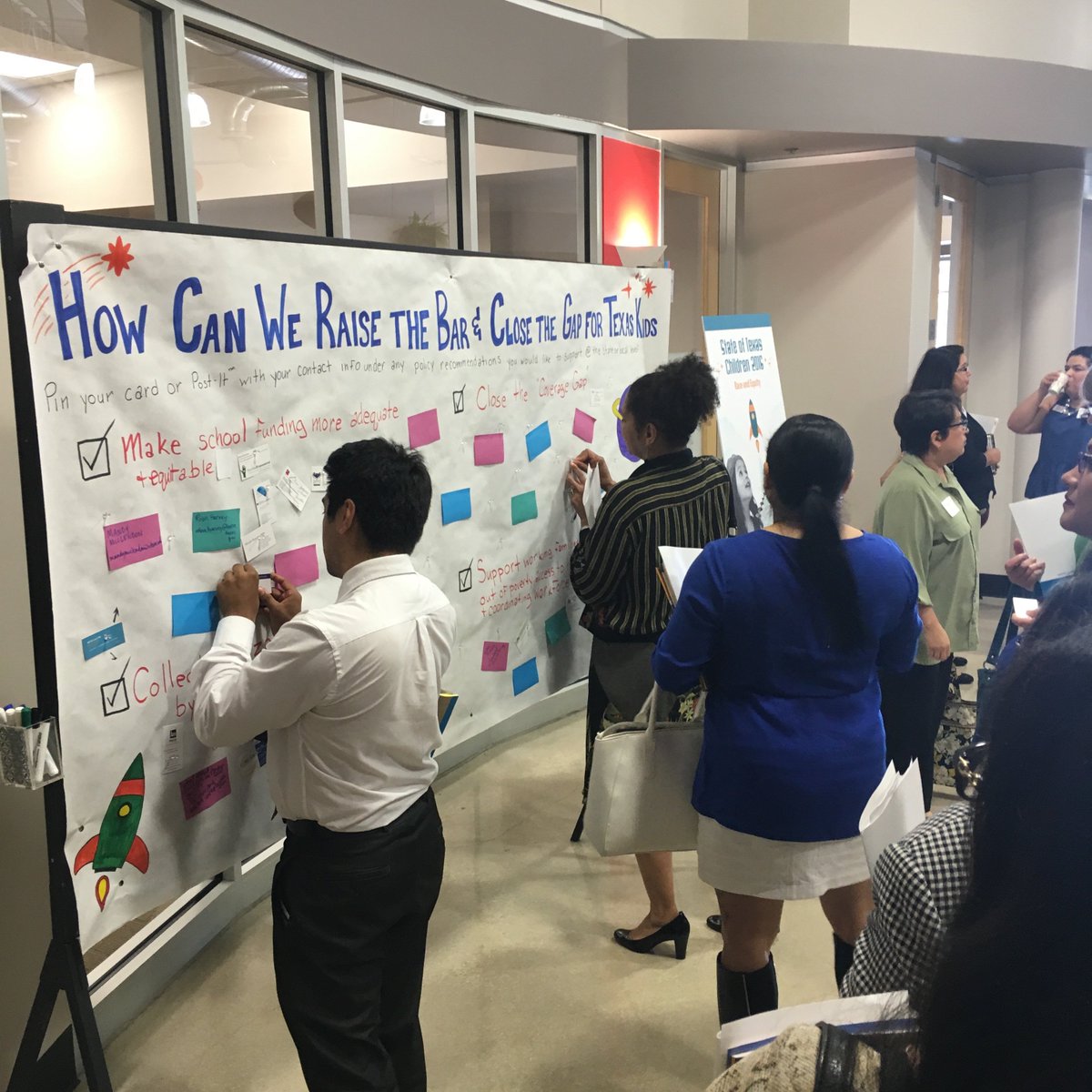 EveryTxn's tweet photo. Participants at the #SanAntonio #KidsCount add their ideas and contact information to make Texas a better place https://t.co/0yRSUBHLoY