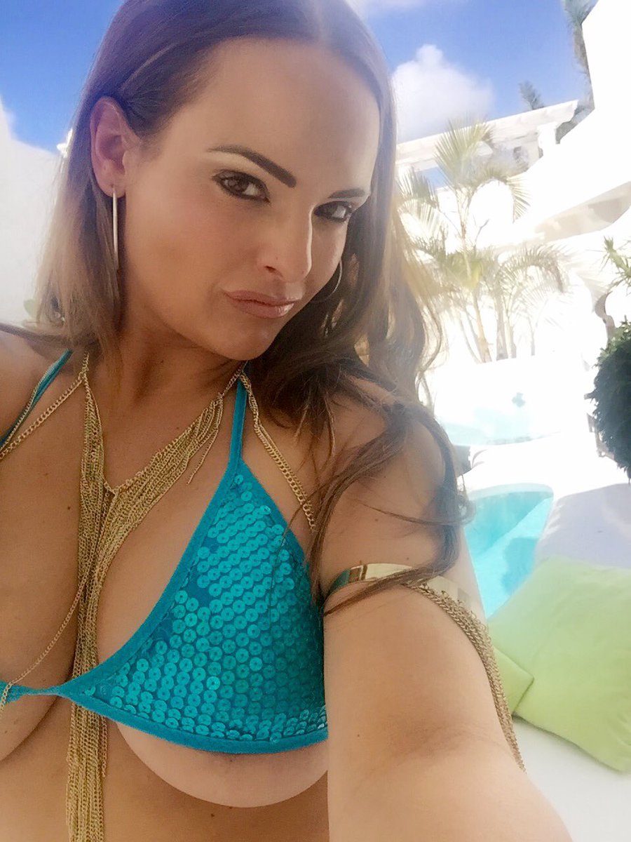 HollyMcguirexx's tweet photo. Shooting my 2017 Calendar at my private #villa in #Spain #pool#bikini #heels #34FF #glamour #page3 @Calendar_Girls_ https://t.co/5IBUJALYti