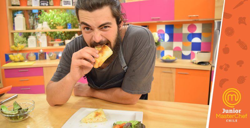 MasterChefChile's tweet photo. .@mcmax_13 te cuenta cómo preparar empanadas de salmón > https://t.co/c8jzfhdD1p #MasterDatos #JuniorMasterChef https://t.co/mxAcglKRzB