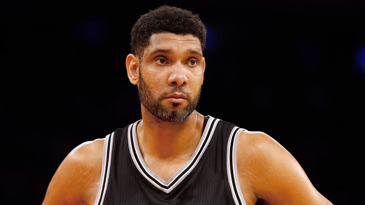 OnionSports's tweet photo. Tim Duncan Sternly Reminds Spurs About Maximum Occupancy Limit Of Locker Room https://t.co/OaFwQ0sA9h https://t.co/LRmgCId15v