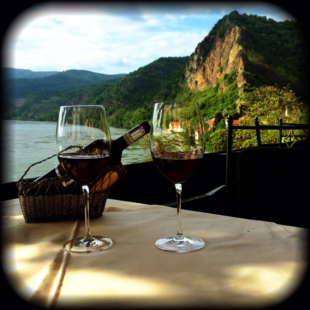 Cosmoexperience's tweet image. In ❤️ with this Durnstein, Austria @TravelLeisure @CondeNast @AmaWaterways