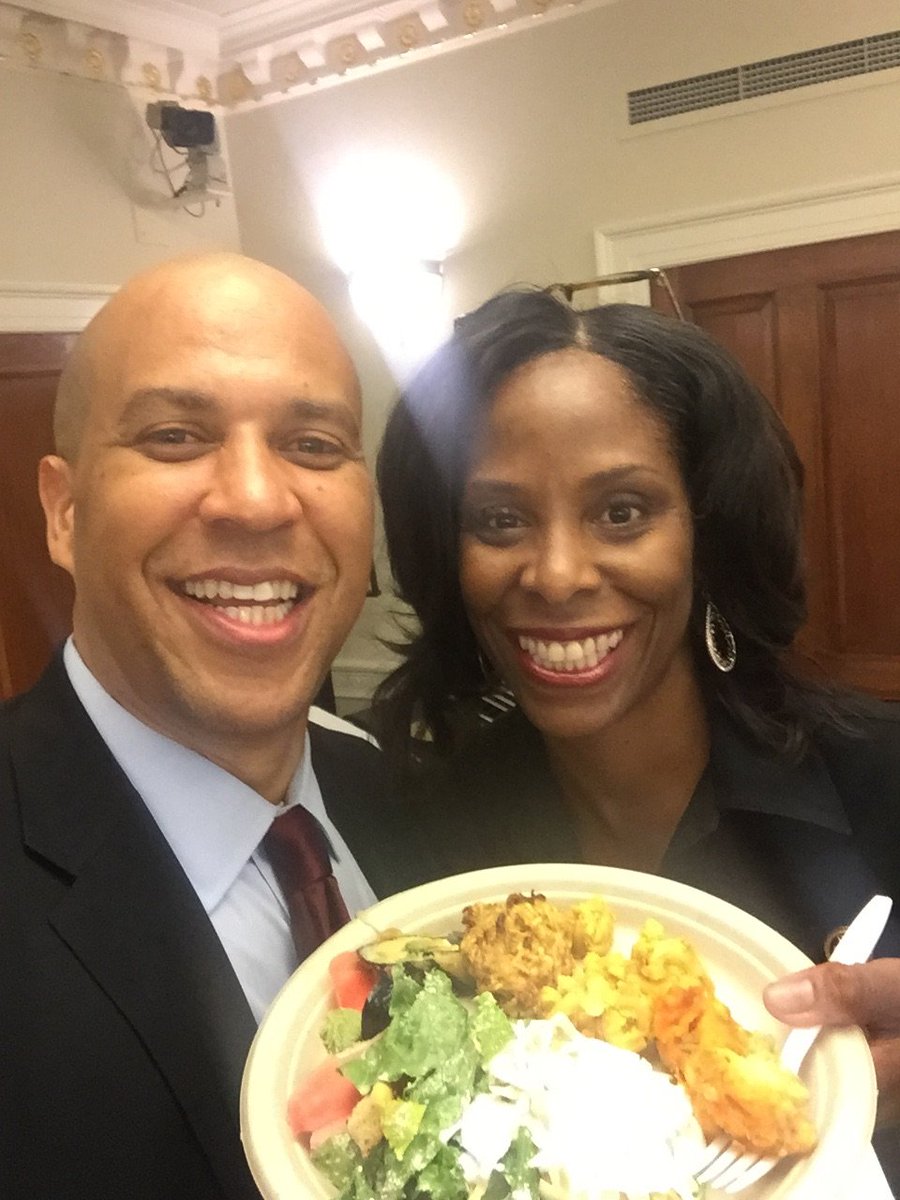 StaceyPlaskett's tweet photo. Enjoying a vegan lunch served by @CoryBooker!#USVIDelegate https://t.co/w1Eqc3E3v2