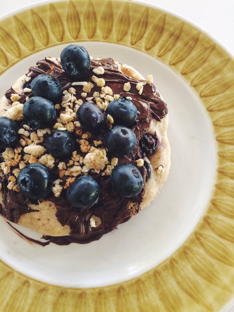 EatFrostd's tweet photo. Topped with coconut oil snacking frosting! #rwbreakfast
#followyoursweettooth https://t.co/dY5ackbgrT