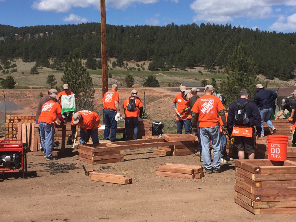Orange blooded folks everywhere!!! #serviceselfie <a href="/TeamDepot/">Team Depot</a>