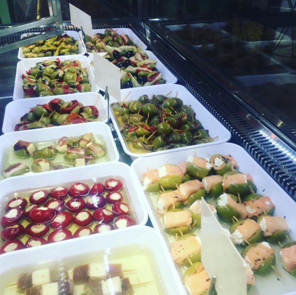 mldelbarranco's tweet photo. Para los amantes de las aceitunas, el puesto @dame_la_lata las tiene para todos los gustos. Perfecto para picar ;) https://t.co/i3g28b0ABP