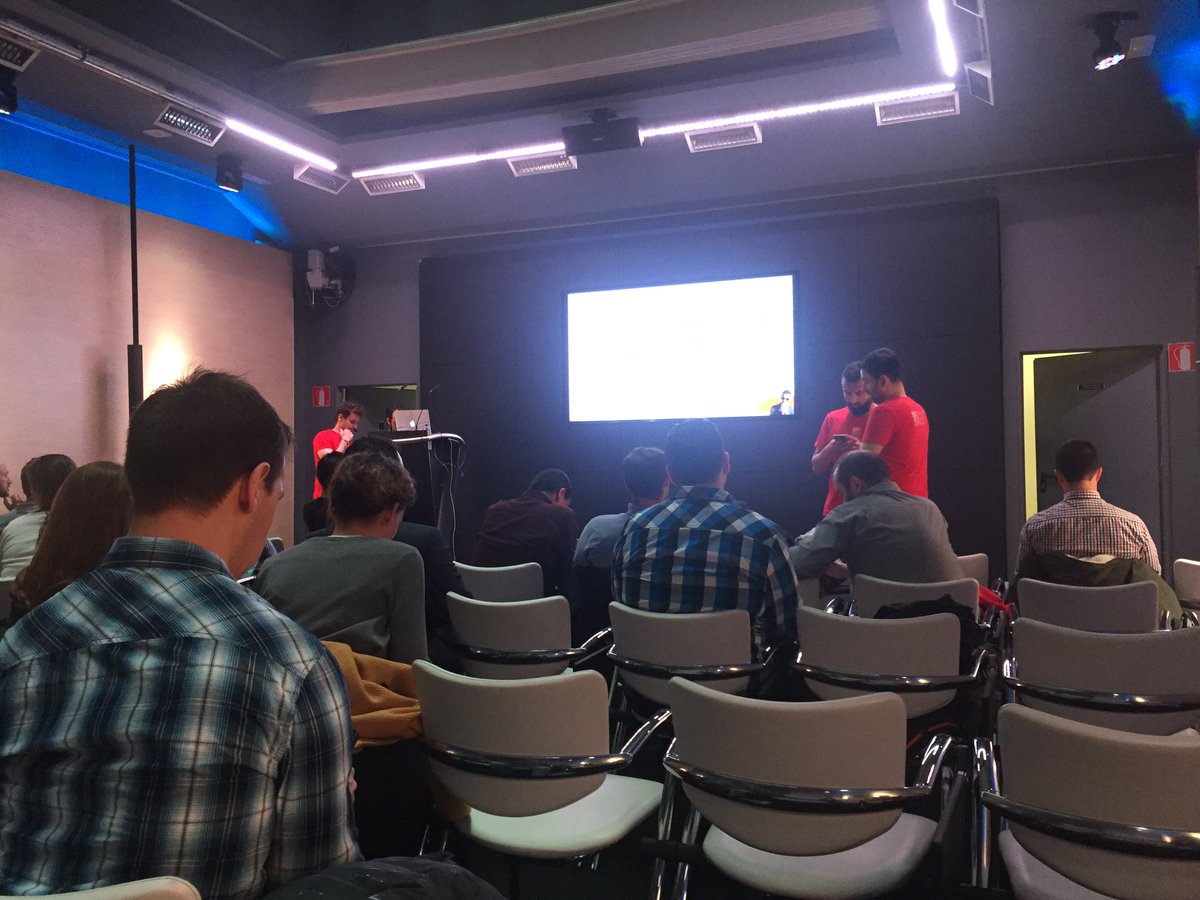 javieridelgado's tweet photo. Todo listo para #GrowthHackSpain sobre chat bots y el futuro de las apps sin interfaz https://t.co/3Tx1HurQWX
