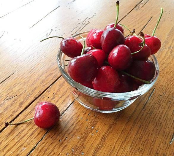 wfmsavannah's tweet photo. First of the season #cherries are here!ππ Pick up a bag at $4.99/lb thru Tuesday. #healthy #eatsavannah https://t.co/EuTy9CAiLs