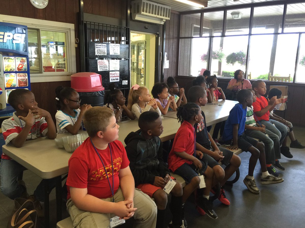 ltefsdaniel's tweet photo. McLeod Farms is always a fun field trip. @RCE_Dolphins @gad1127 https://t.co/4vhBILy8LP
