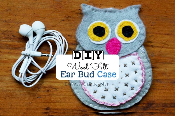 HomeSewnOregon's tweet photo. DIY Wool Felt Owl Ear Bud Case {Free Pattern}: https://t.co/LVx5PZ6h6p #diy #sewing #beginner https://t.co/6Bj35MSNrz