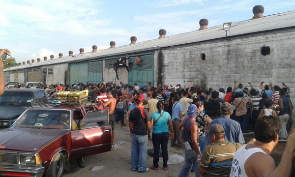 Saquearon el mercado mayorista de la morita en #Maracay