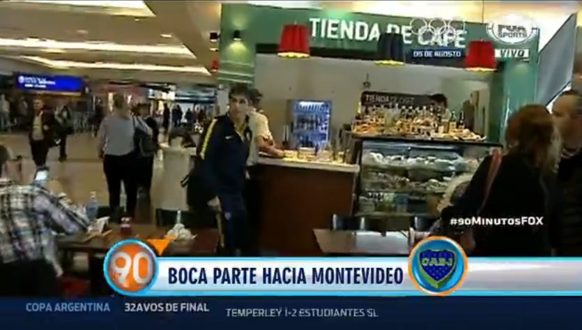 ESPNArgentina's tweet photo. #90MinutosFOX @clarfre fue "gambeteado" por Guillermo y Gustavo en Aeroparque ¡VIVO! https://t.co/LiK5o3XuRZ https://t.co/O78YBqkwuE