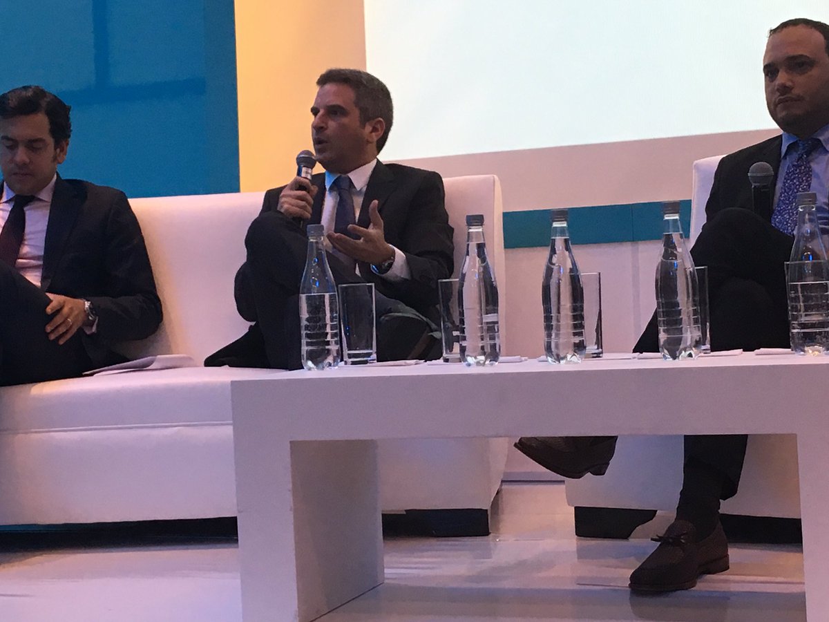 IEESTRATEGICOS's tweet photo. Hay que llevar conectividad a las regiones. Importante para la competitividad. @CarlosECorreaE en 1er #ForoIEE https://t.co/LLC2rokctZ