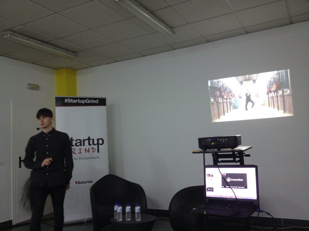gomeruapps's tweet photo. Con @CreatorStats, #startup con la que colaboramos, en el #StartupGrind en @Valnalon #sgAST https://t.co/8YCv5jSTj4