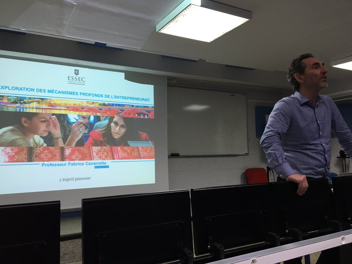 JulieDaudignon's tweet photo. La conférence de @FCavarrettaFR commence "La France, un paradis pour entrepreneurs" #MeetupFR #learnstartupxp https://t.co/hk5BQ4RSHH