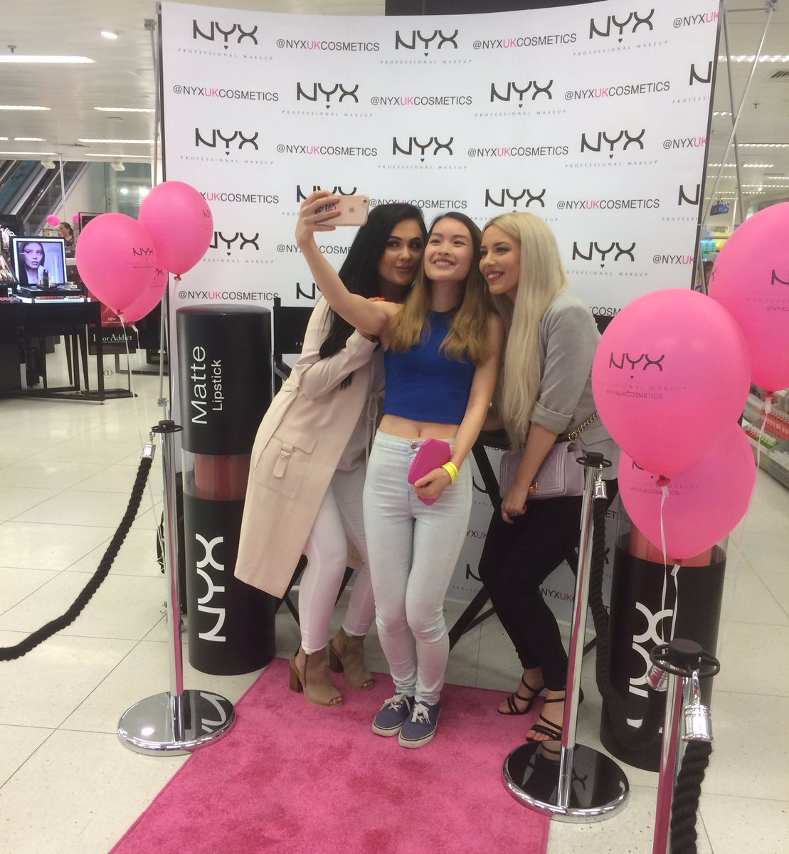 Meet&amp; greet with <a href="/ItsSabrinaa/">Sabrina 🪐</a> and <a href="/leannelimwalker/">Leanne Lim-Walker</a> now in progress at Boots Newcastle Metro Centre 💖✨