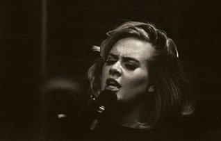 nobodyshomexlu's tweet photo. Vote @Adele #BBMAs el amor de mi vida💜💜💜 https://t.co/6OPrNrFgHM