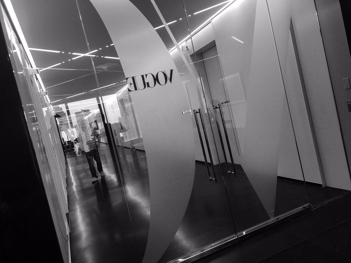 ihnomuhnit's tweet photo. meetings at vogue. https://t.co/jFjJSm5kNk