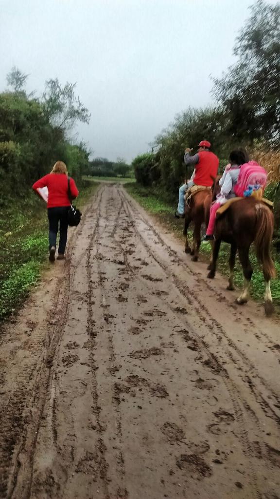 Dilosa14's tweet photo. A pesar del camino dificil y clima se llegó a brindar soporte técnico a la Esc.  Núm 185. @jplichtmajer https://t.co/uIYk3AFToM