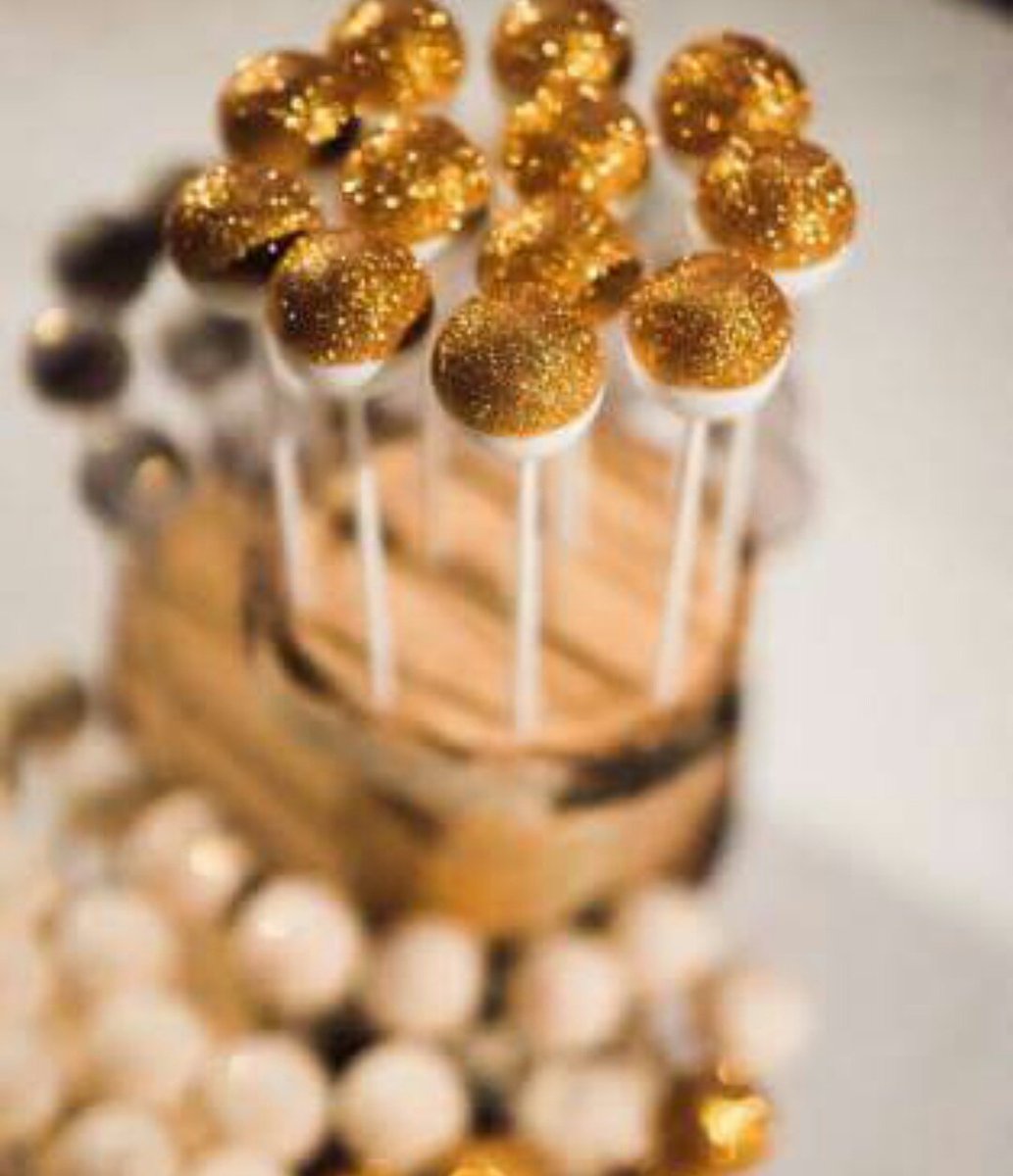 POPsuxbySamara's tweet photo. Wow! #cakepops #goldglitter #desserts #wedding2016 #duntonhotsprings #Colorado #denverbaker #popsuxbysamara https://t.co/n6gDSvjoGG